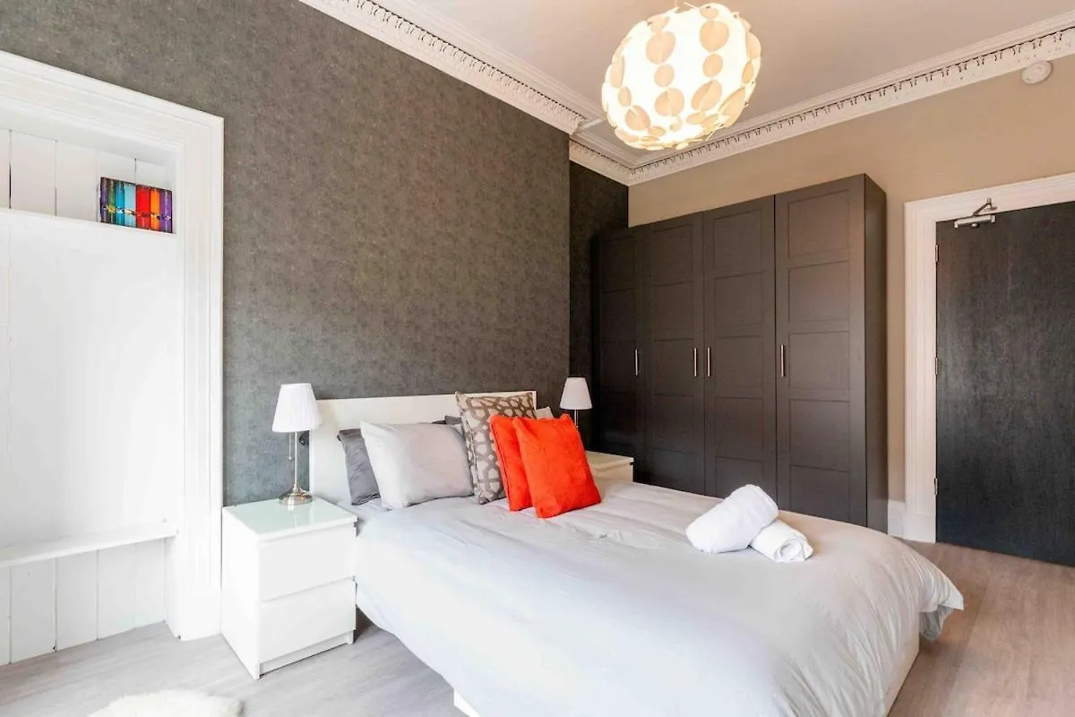 Spacious 3 Bed Home In Marchmont Edinburgh Apartment
