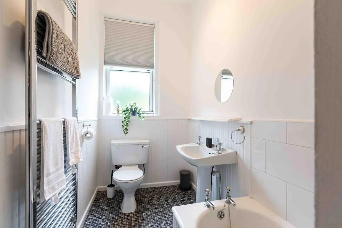 Spacious 3 Bed Home In Marchmont Edinburgh 0*,