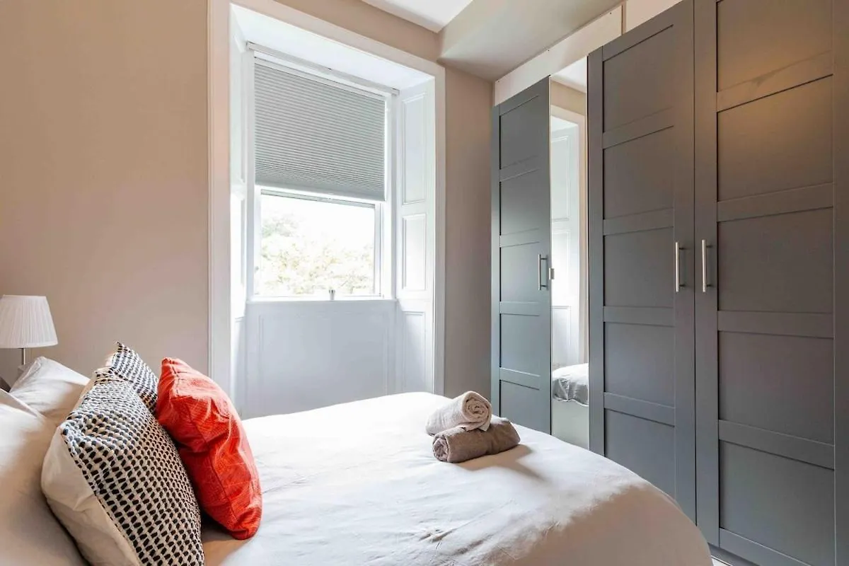 Spacious 3 Bed Home In Marchmont Edinburgh