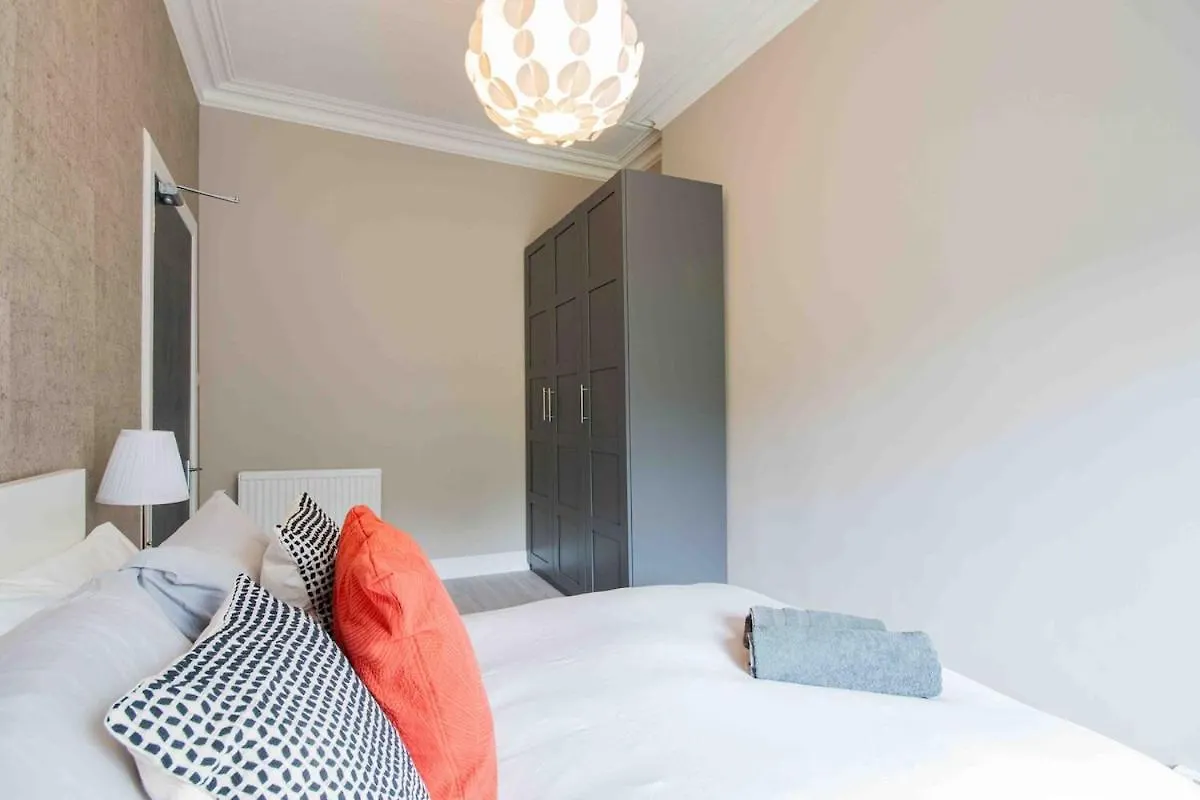 Spacious 3 Bed Home In Marchmont Edinburgh