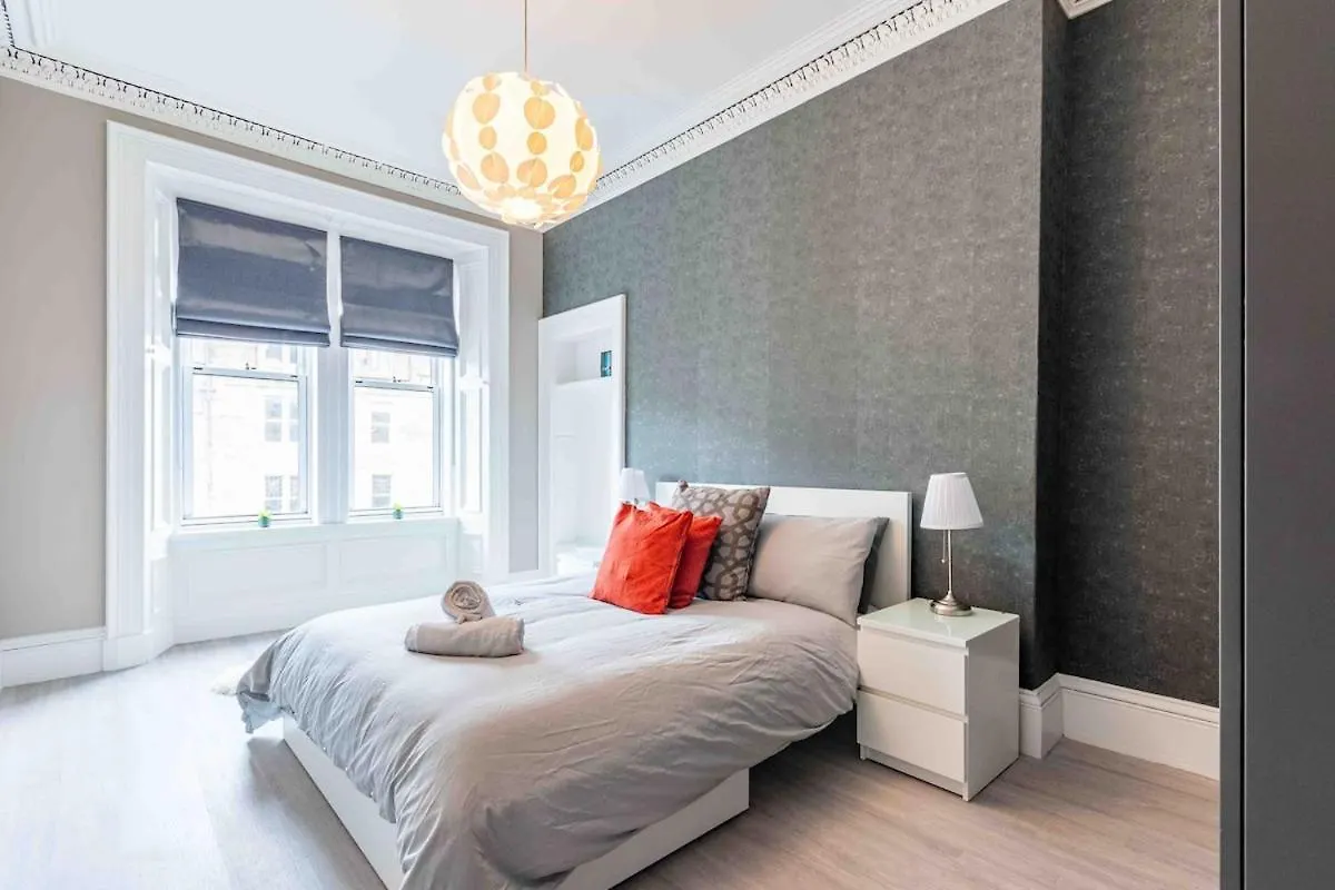 Spacious 3 Bed Home In Marchmont Edinburgh 0*,