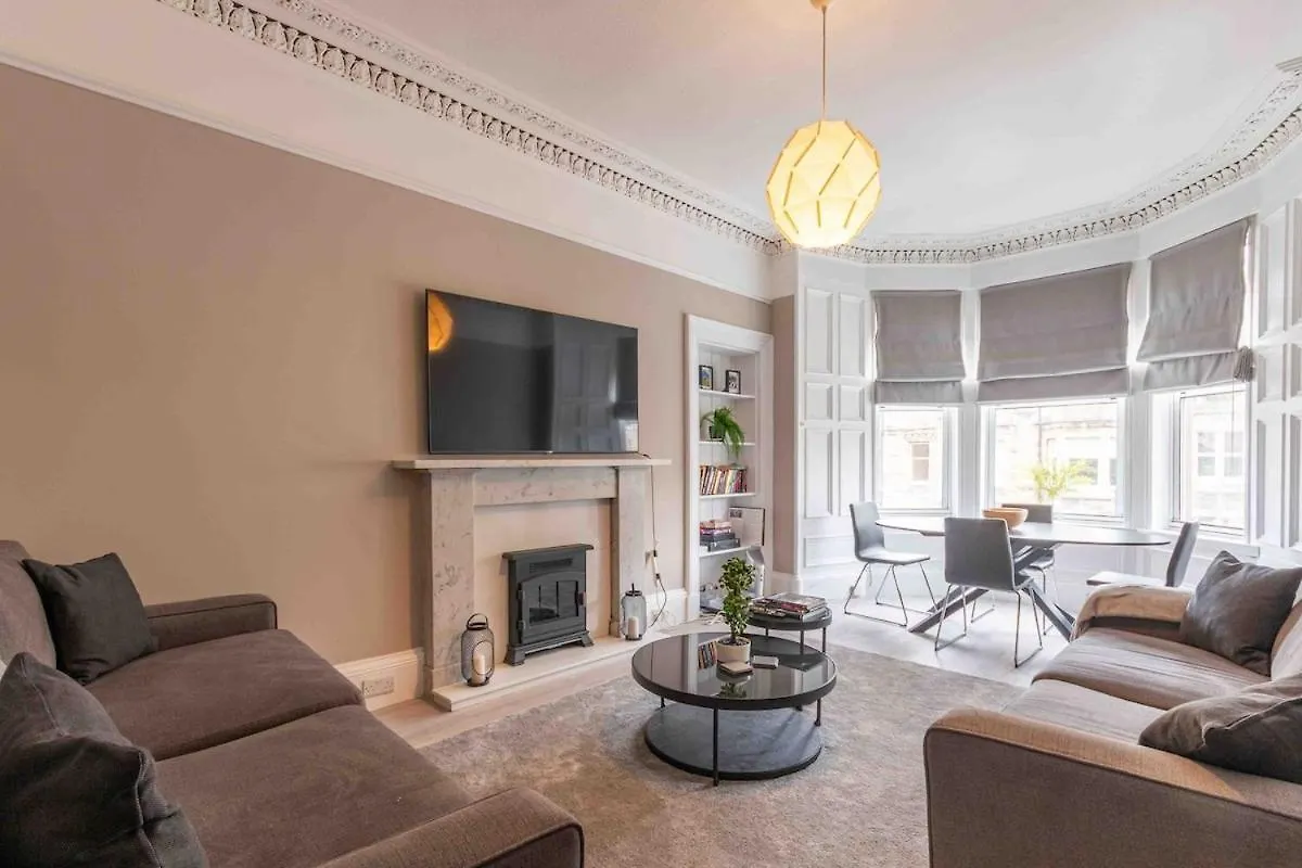 Spacious 3 Bed Home In Marchmont Edinburgh